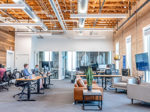 Jak osvětlení kanceláře ovlivňuje výkon zaměstnanců?